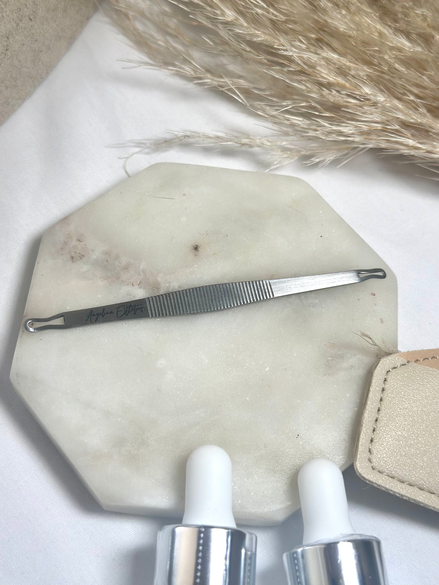 Esthetics Professional Extraction Tool
